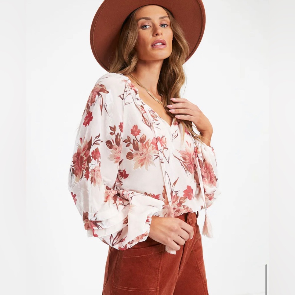 NWT Vici Arden Floral Burnout Velvet Top |Size XS - Picture 5 of 5